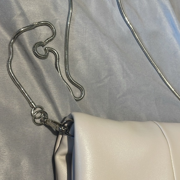 magnetic closure crossbody clutch with detachable chain - Picture 4 of 4